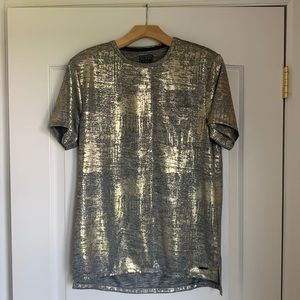 GUESS Men’s Vinyl Step Hem Crew